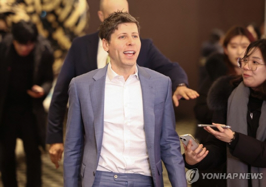 샘 올트먼 오픈AI CEO가 4일 오전 서울 중구 더 플라자 호텔에서 열린 카카오 미디어데이에 참석하고 있다. 연합뉴스 제공